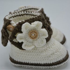 Crochet baby shoes